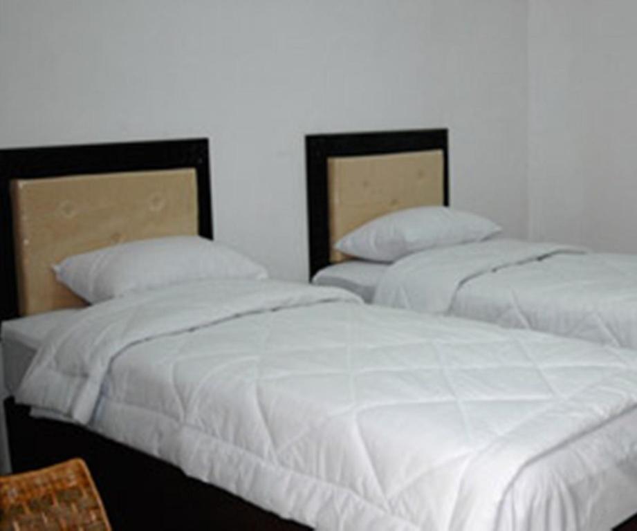 Hotel Sinar Tambolaka Waingapu Zimmer foto